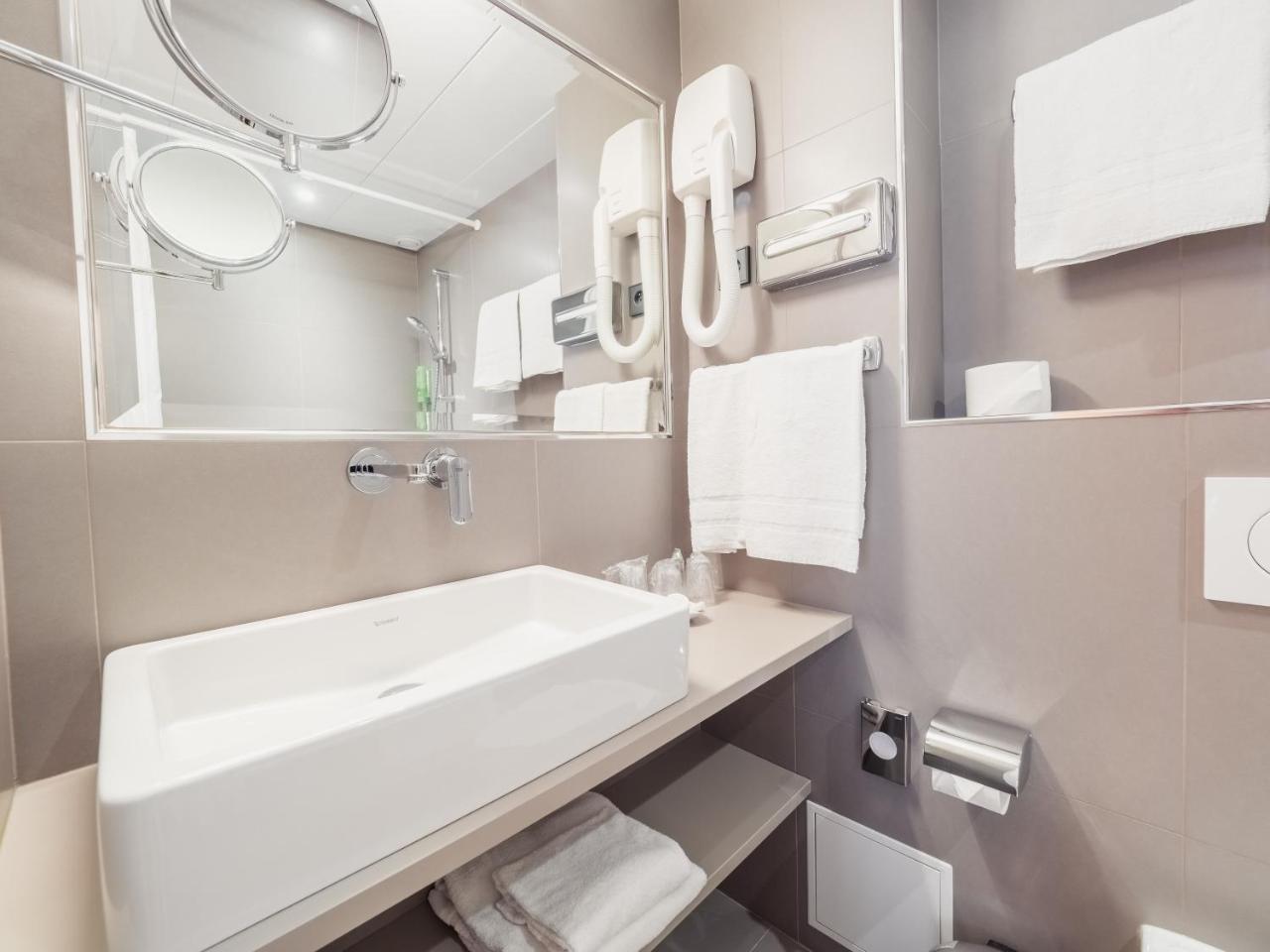 New Orient 3* Paris